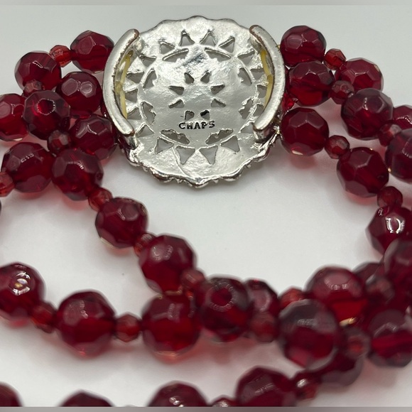 ❤️ Chaps Red Beaded Stretch Bracelet with Ornate Silver-Tone Medallion ❤️ - Picture 3 of 3